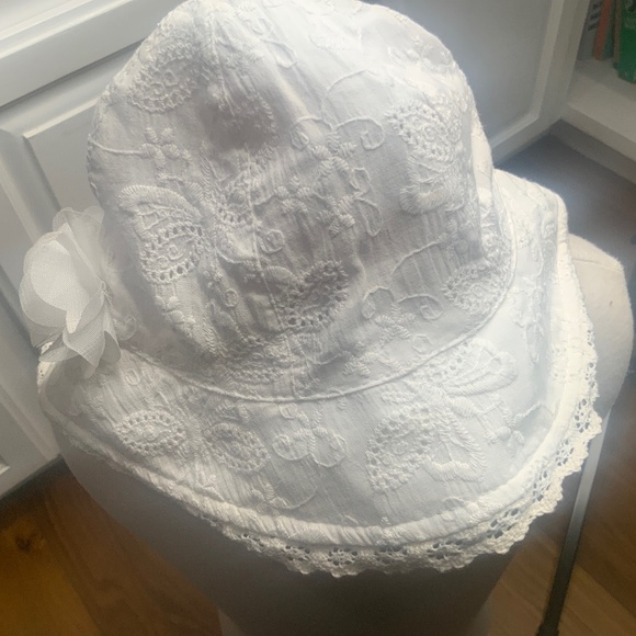 White Broderie Sun Hat NWT - Picture 1 of 7